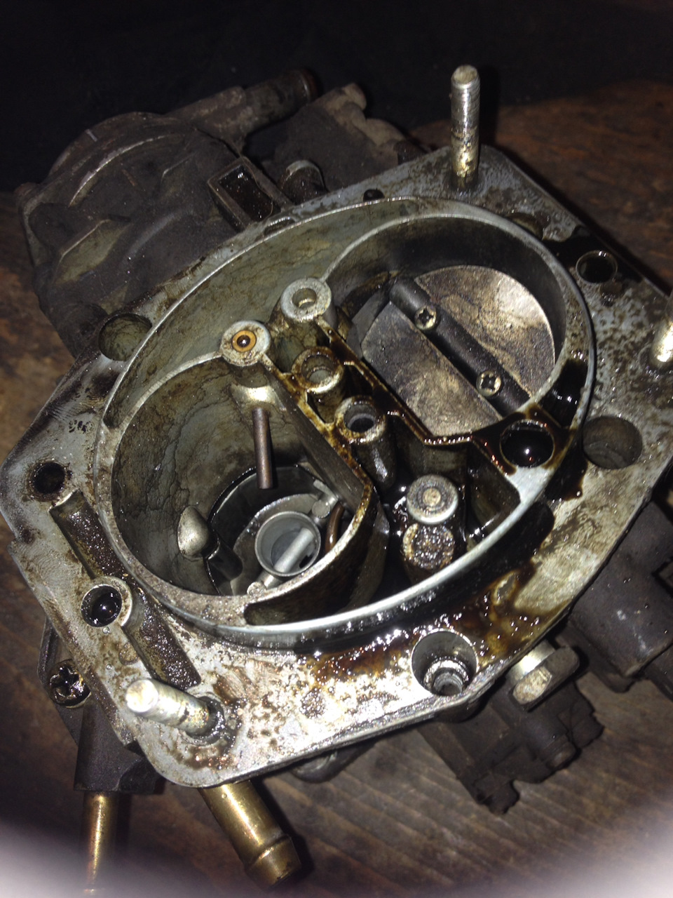 Причина появления масла на двигателе и в карбюраторе — LADA 21083, 1,5 ...