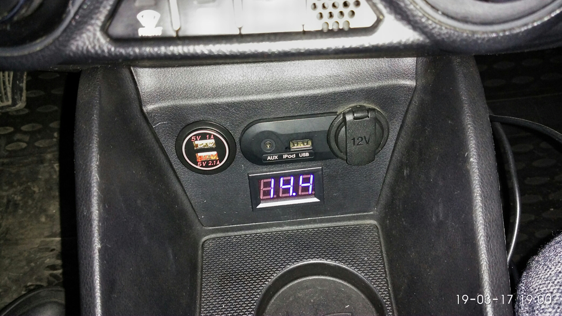 Kia Rio 3 зарядка USB