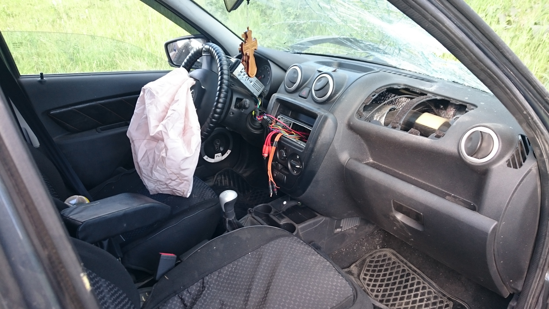 Клеим панель - Lada Гранта, 1,6 л, 2014 года своими руками DRIVE2