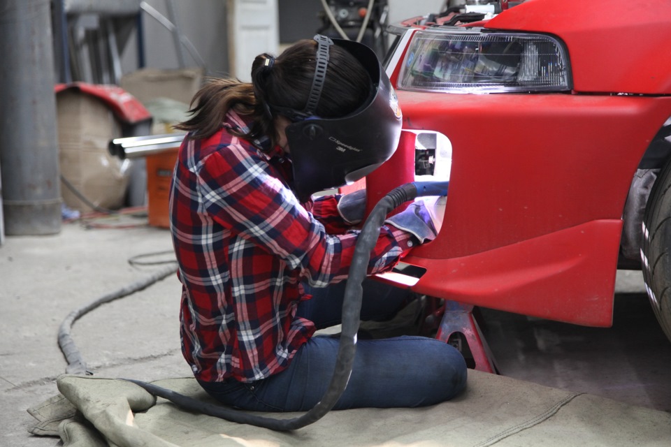 Люди труда швея фото. Утюжка одежды на швейной фабрике. Немного рабочей. Немного рабочей. Промышленный кондиционер.