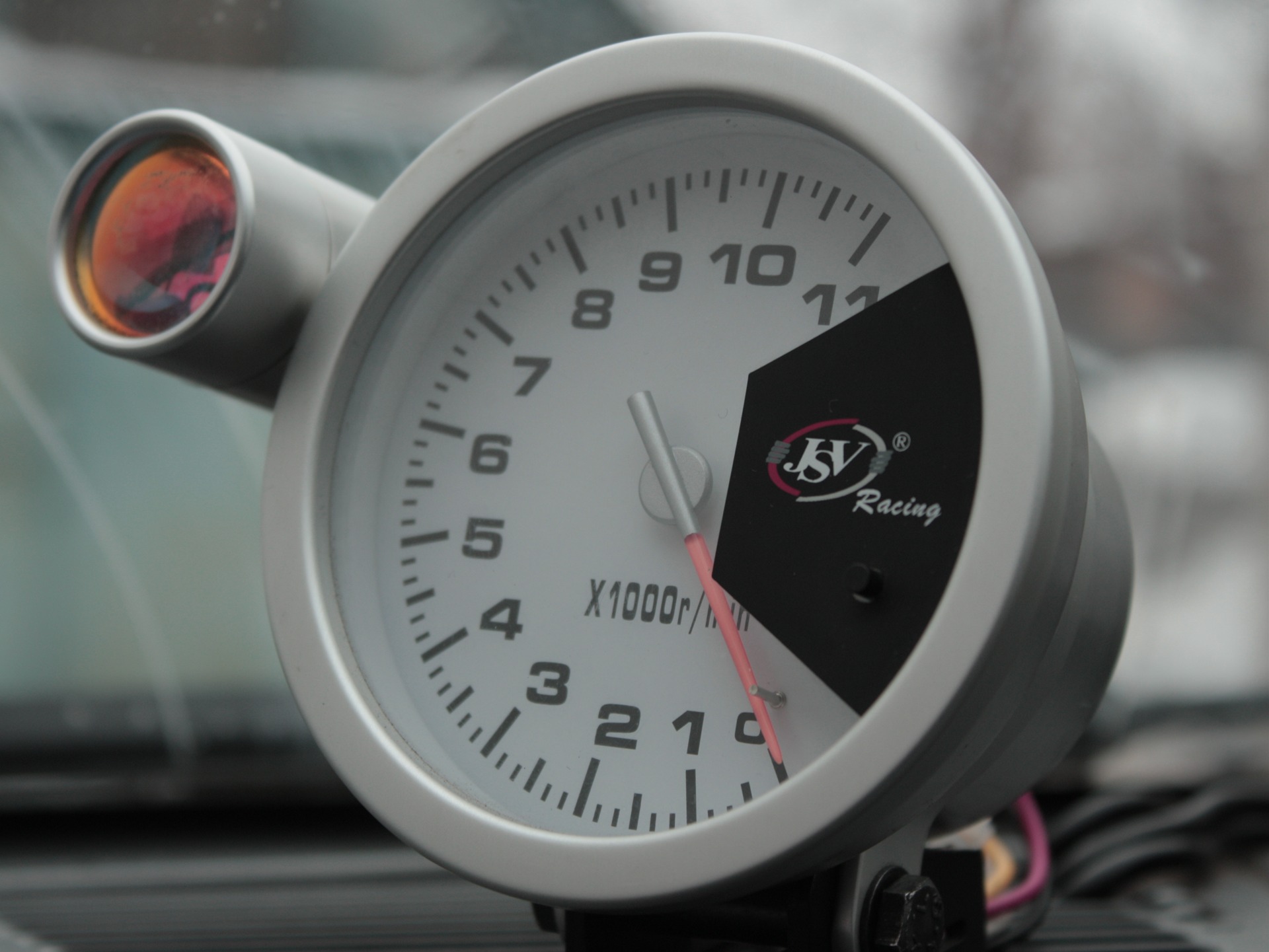 Индикаторы спидометра камри 40. Датчик температуры на панели приборов на б-5. Доп приборы,спидометр,тахометр для авто. Тахометр температура двигателя. Датчик температуры на панели приборов на б-5.