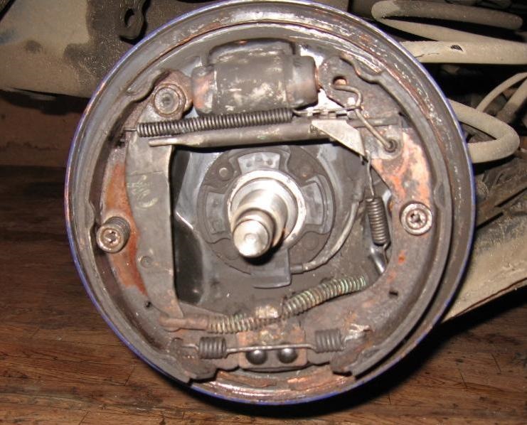 Шум при нажатии на ТОРМОЗ! Чистка барабанов… — Opel Corsa C, 1 л, 2006 ...