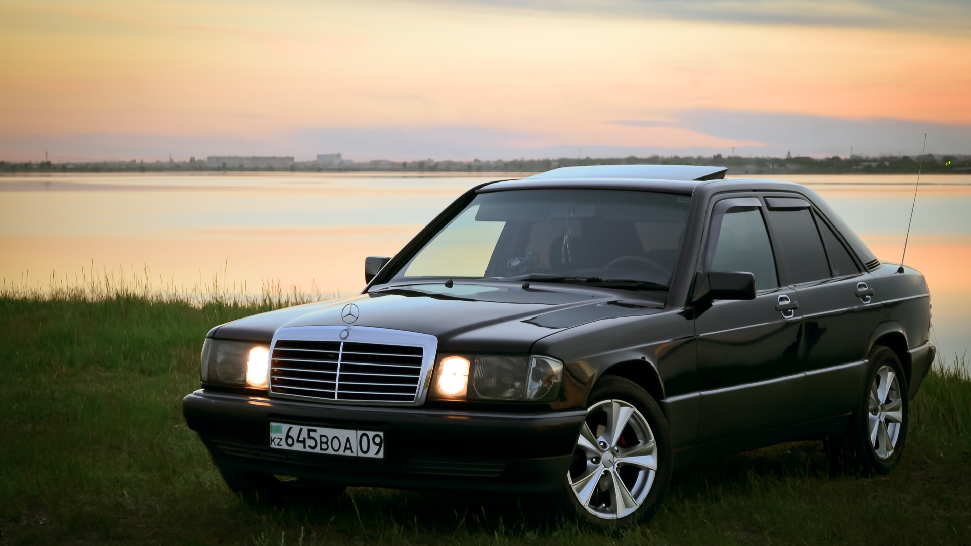 Мерседес 190. Мерседес w190. Mercedes-Benz 190 (w201) Сток. Мерседес 190 бандиты. Mercedes 190 w201 Бандитский.