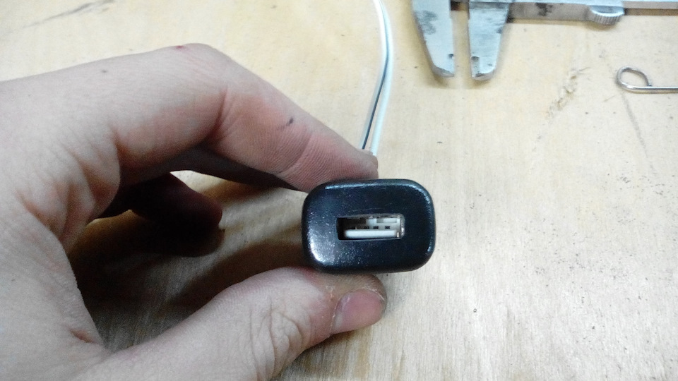 USB зарядка в заглушку кнопки своими руками — Lada 2115, 1,5 л, 2001 ...