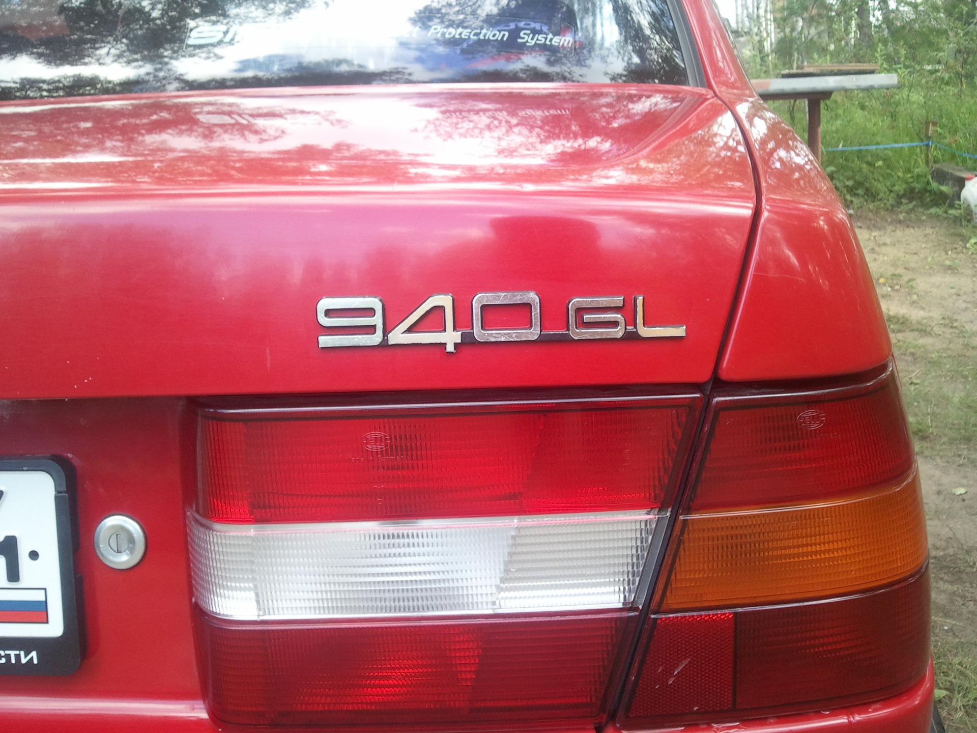 Замена шильдиков. Шильдик Volvo 940. Clear Tail Lights Volvo 940. Шильдики Вольво на крышку багажника. Шильдики на Вольво 740-940.