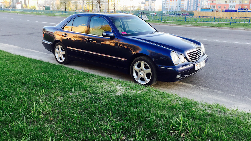 210 отзывы. Sador w210. Диски Садор на w210. Диски Садор черный на w210. Mercedes Benz w210 AMG Red.