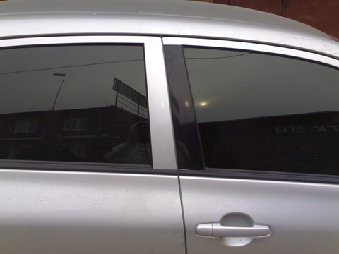 I glue vinyl on door pillars  - Toyota Corolla 16L 2007