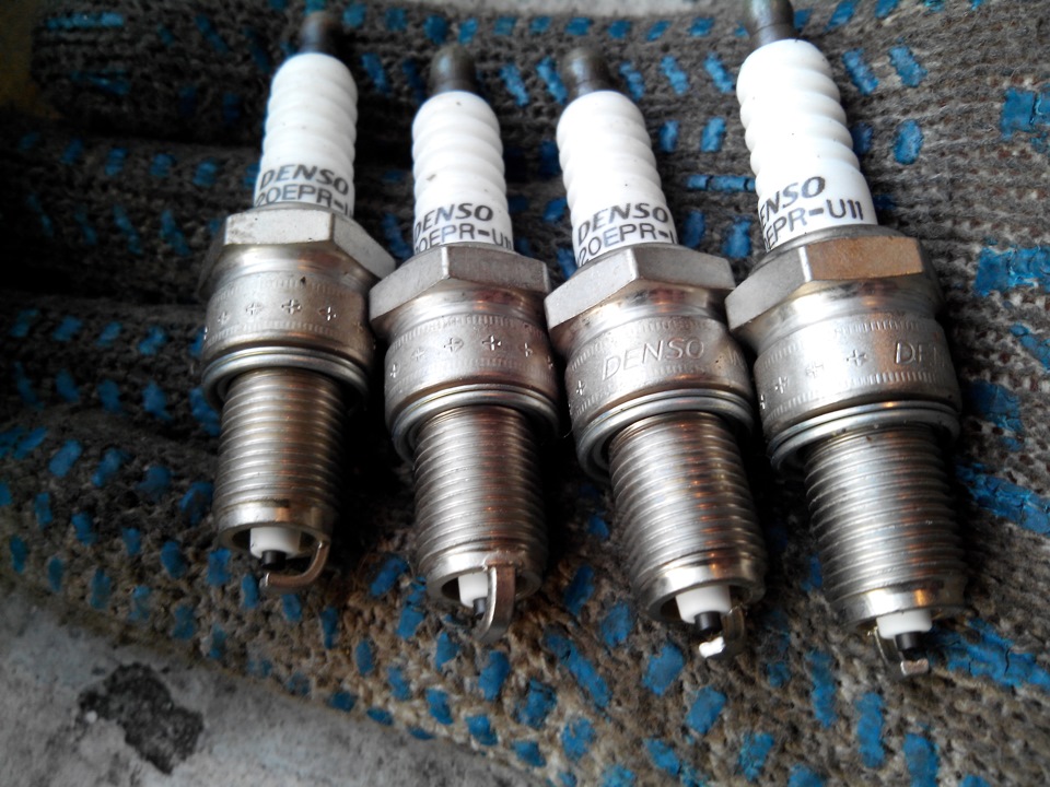 Свечи денсо 2. Denso w20epr-u11. Свечи Denso w20epr-u11. Свеча зажигания Denso w20epr-u. 3049 Свеча зажигания Denso.