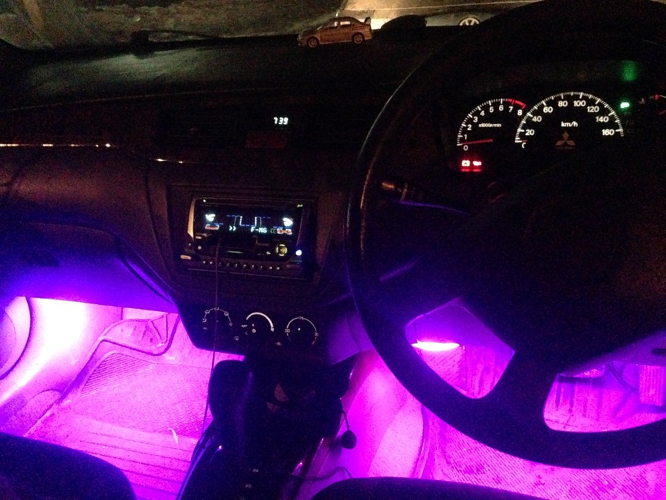 ПОдсветка ног светодиодами — Mitsubishi Lancer IX, 1,6 л, 2005 года ...