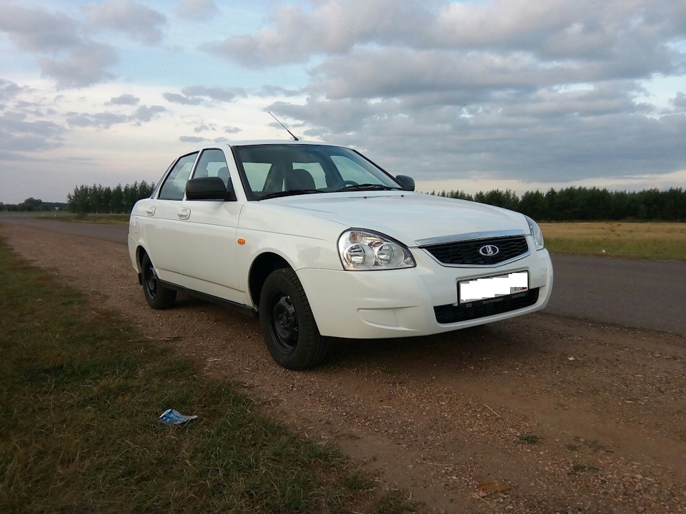 Lada Priora белая