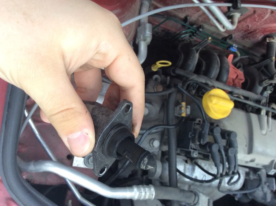 Чистка дросселя с сюрпризом — Renault Logan (1G), 1,4 л, 2010 года ...