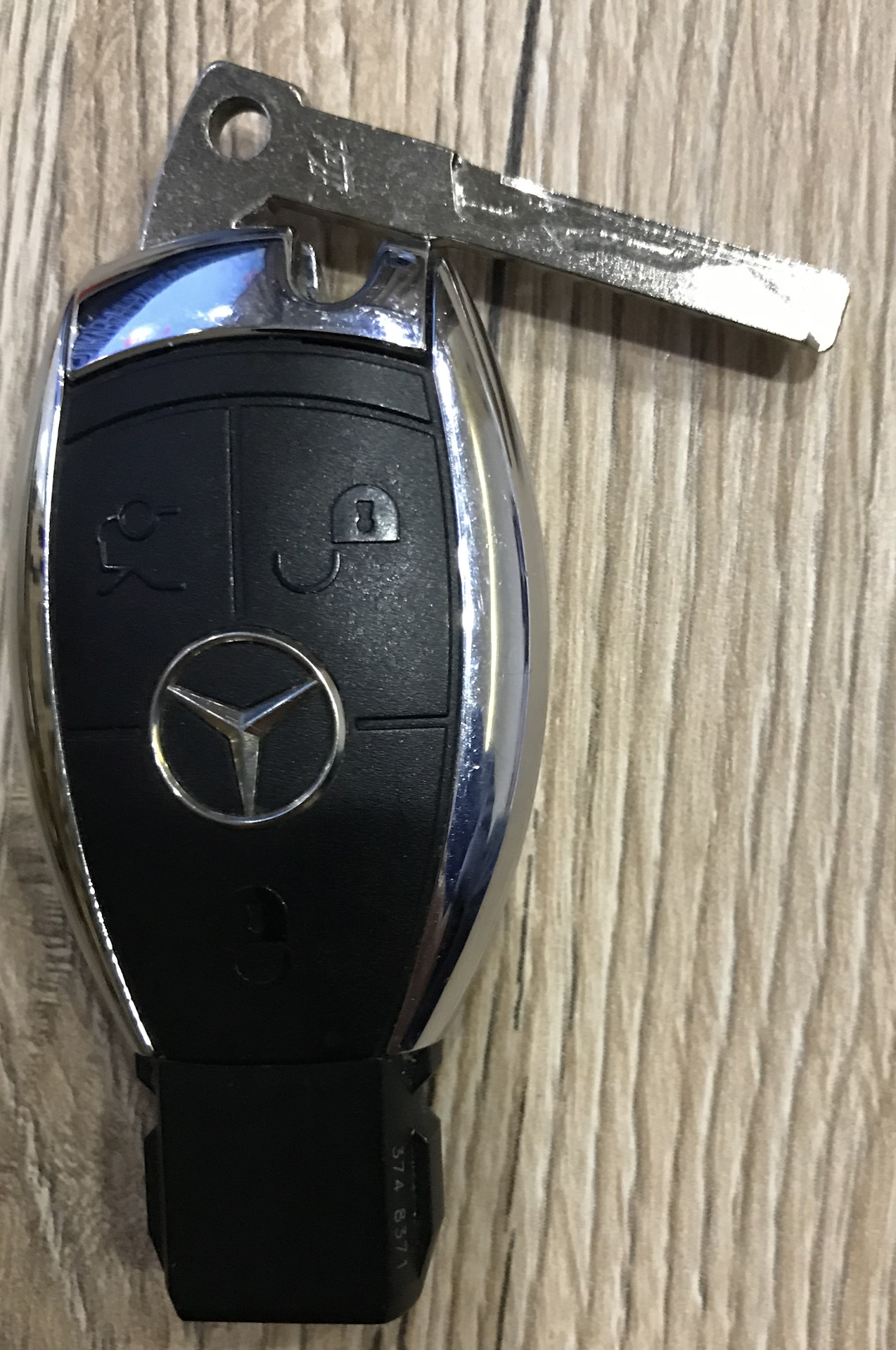 Не виден ключ мерседес. Keyless go Mercedes ключ. Keyless go Key Mercedes w218. ИК ключ w163. Keyless go w211.