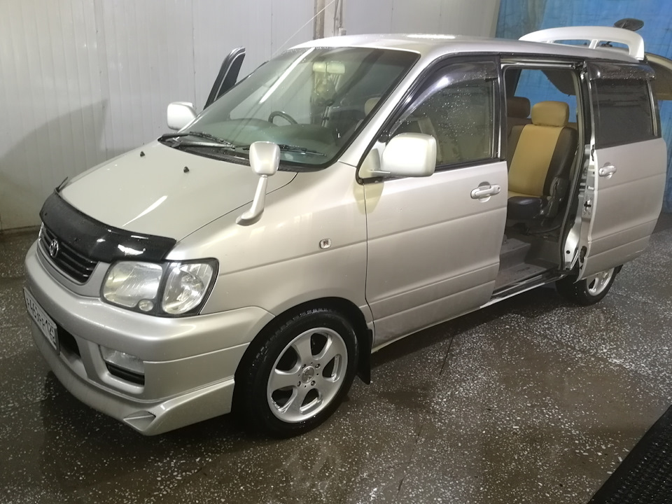 Toyota town ace noah аналог с левым рулем