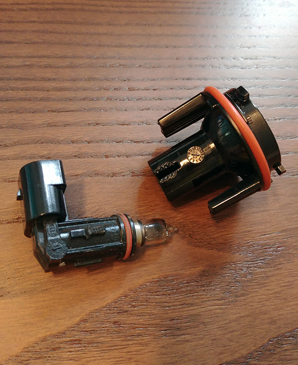 Как менять?.. Лампочку в ангельских глазах. Corona-Rings — BMW 5 series ...