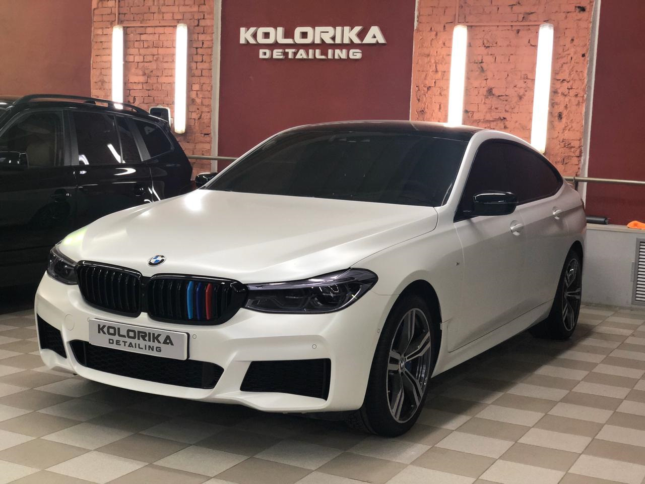 3 черный 2 белых 3. BMW g30 белая с черной крышей. BMW 6 gt белая. BMW 6 gt черный. BMW 6 g30.