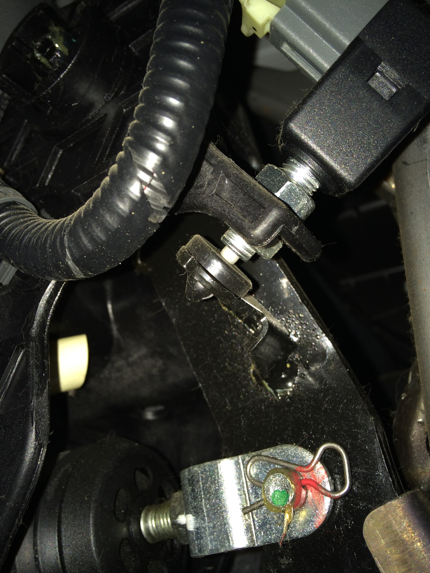 Датчик стоп сигналов g25. 1 датчик тормоза гранта лада. Датчик стоп сигнала ваз 2110. Fae 24810 датчик стоп сигнала. Митсубиси выключатель стоп сигналов l200.