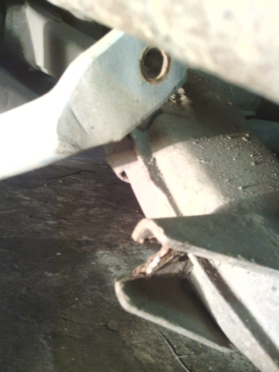 Вырвало крепление стабилизатора — Subaru Forester (SG), 2,5 л, 2006 ...