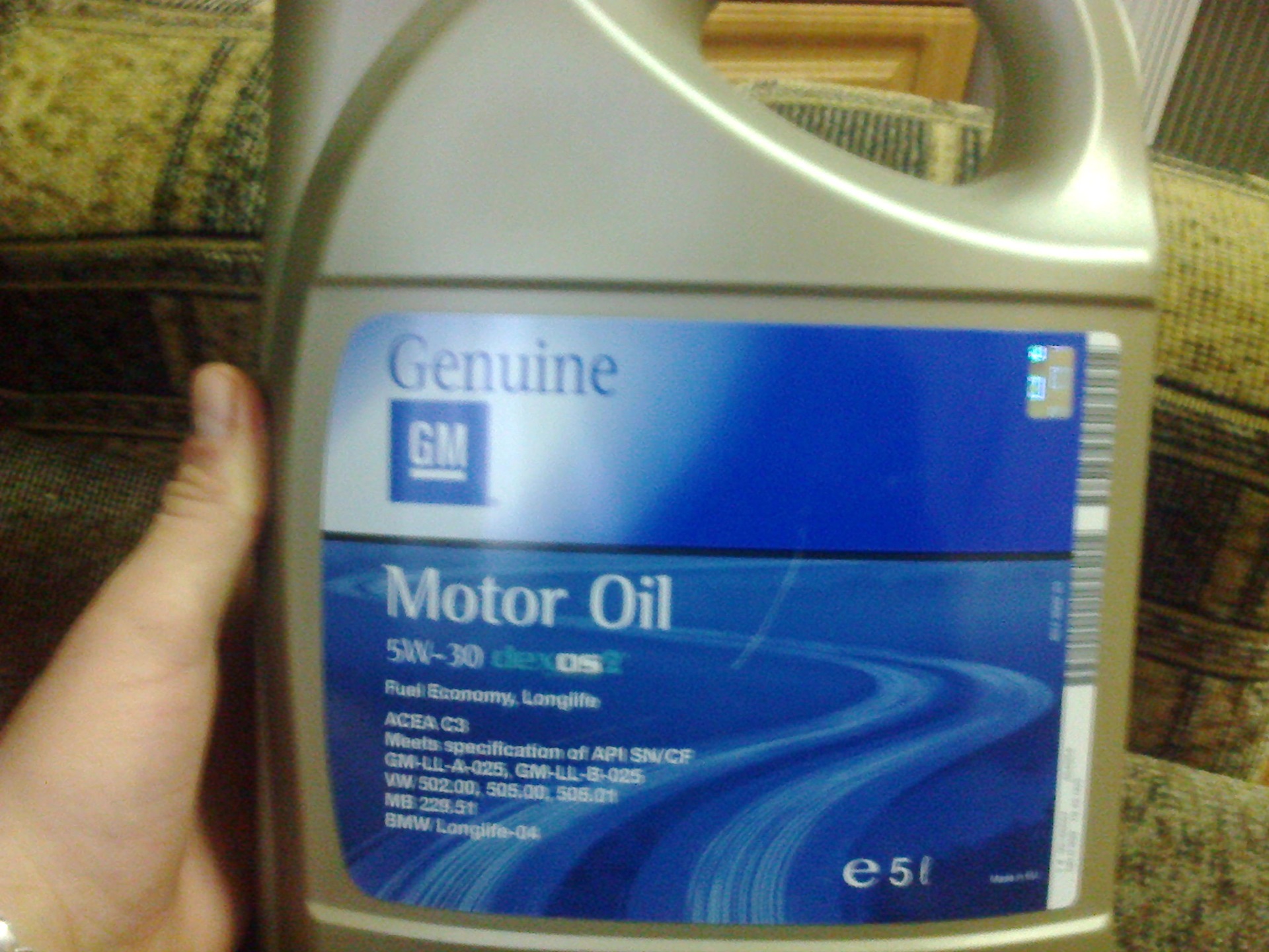 Масло джи эм. Масло Джи эм 5-30 GM auto LLC. Моторное масло Джи пи. Моторное масло Джи эм 10 в 40 покажи картинку.