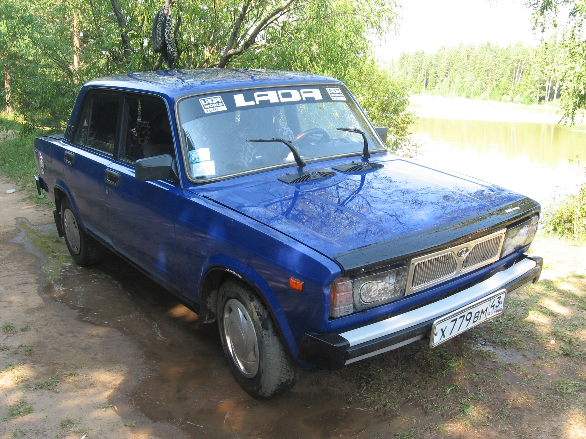 Мойка машины на природе — Lada 2105, 1,5 л, 2000 года | мойка | DRIVE2