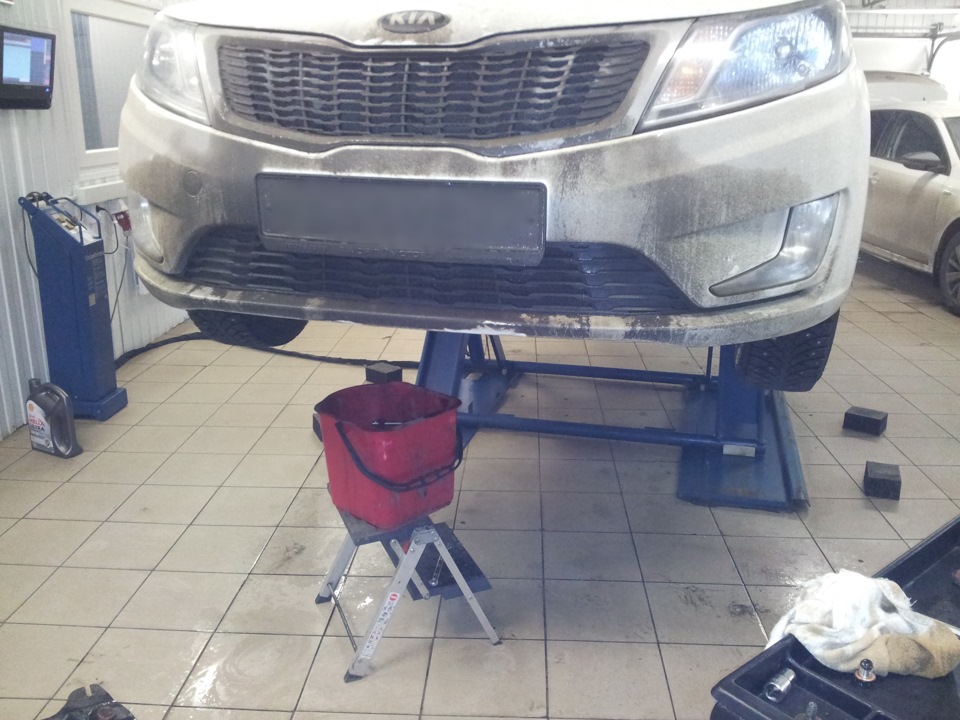 слив масла. — KIA Rio (3G)
