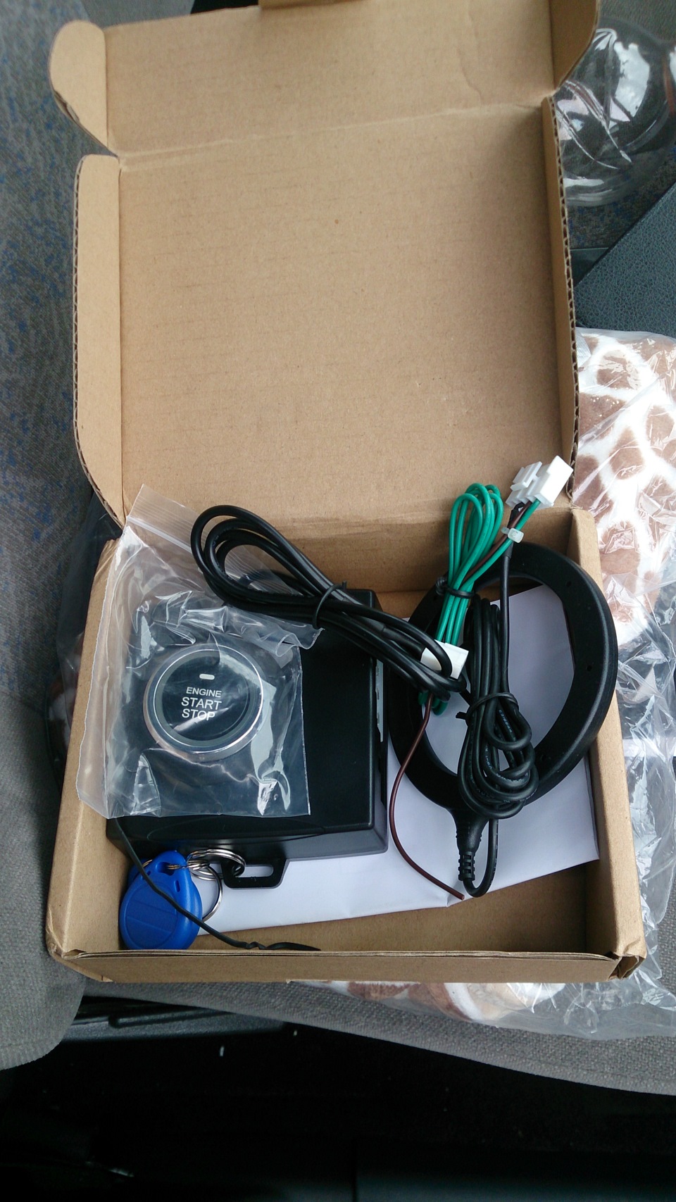 Кнопка Start-Stop Engine — Lada Приора хэтчбек, 1,6 л, 2008 года ...