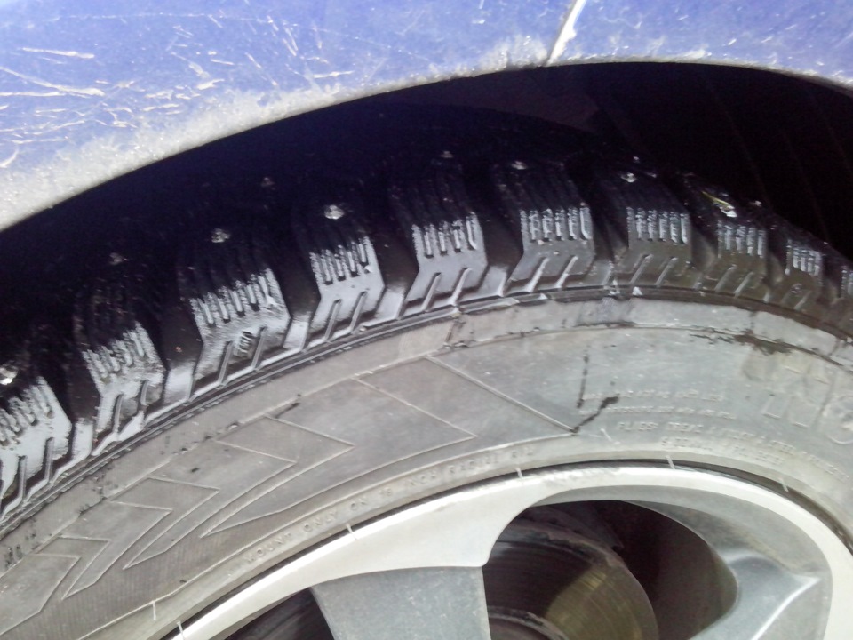 [Продано] Продам зимнюю шипованную резину 205/55 R16 или поменяюсь на ...