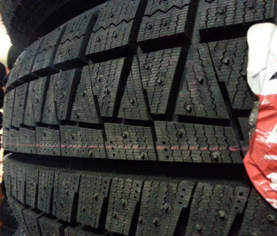 Нешипованные зимние шины отзывы. Bridgestone Blizzak Revo GZ. Bridgestone Blizzak Revo GZ 91s. Bridgestone Blizzak Revo GZ 185/65 r15 88s. 185/65/14 Bridgestone Revo-GZ 86s.