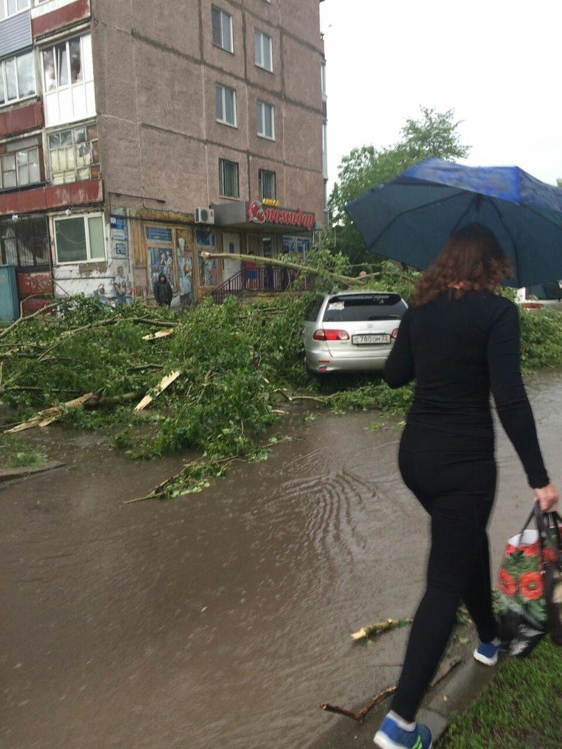 Барнаул ураган. Барнаул буря. Ураган в Барнауле. Ураган на Алтае 2018. Дожди грозы в Барнауле.