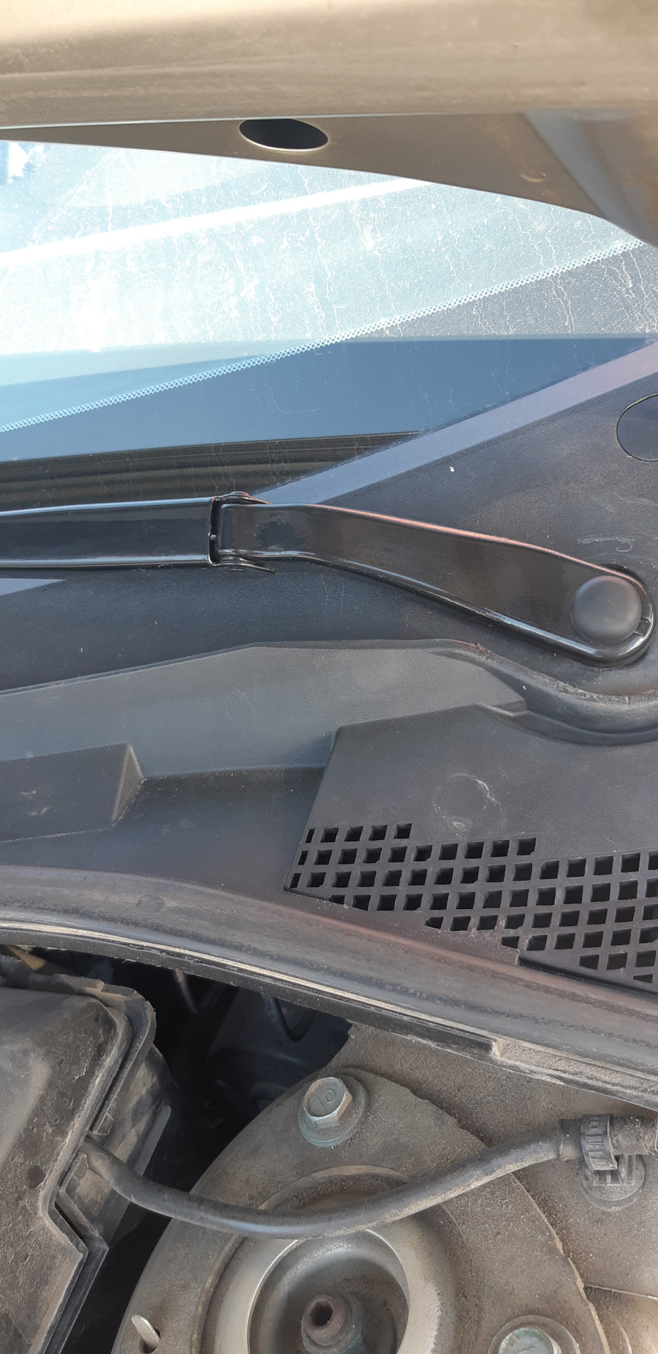 Покраска поводков дворников порошком и замена дворников — Mazda 3 (1G ...