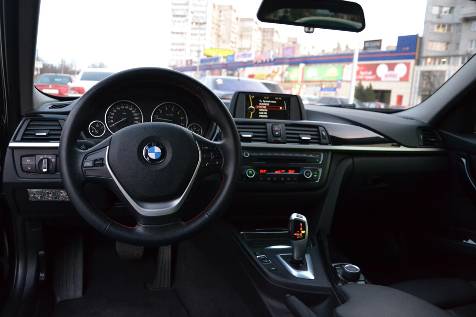 Карбоновые накладки салона, камера заднего вида и Alpine на BMW F30 - часть 1 -
