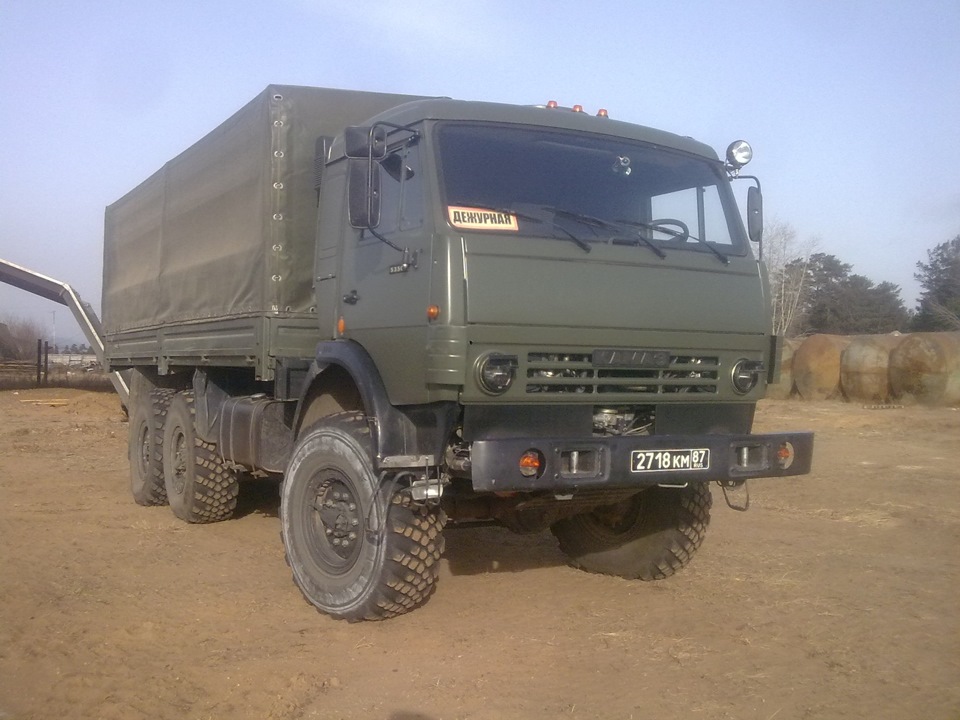 Камаз 65117 высокая кабина. Камаз 65115 затонированный. Камаз 65117 тонированный. Тонировка на лобовое стекло на камаз 43118. Тонированный камаз.