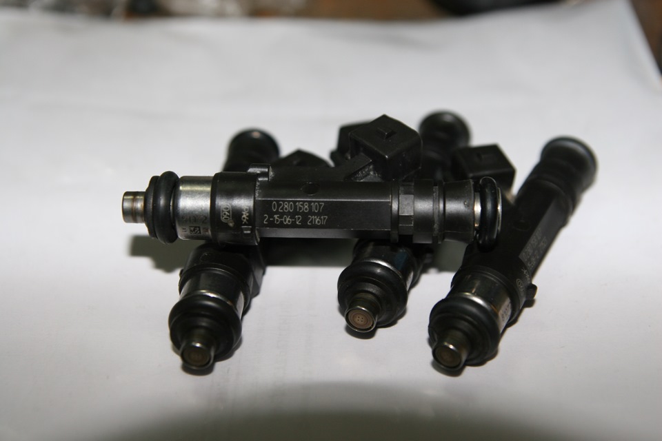 8 мотор. рампа топливная ваз 2110 8кл. форсунки ваз 2112 1. форсунки ваз 2112 1. 0280158110 форсунка.