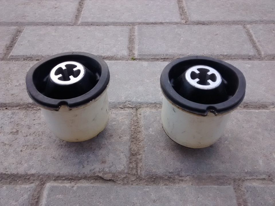 Сайлентблоки задней балки для Renault Megane 2 на Renault Megane II ...