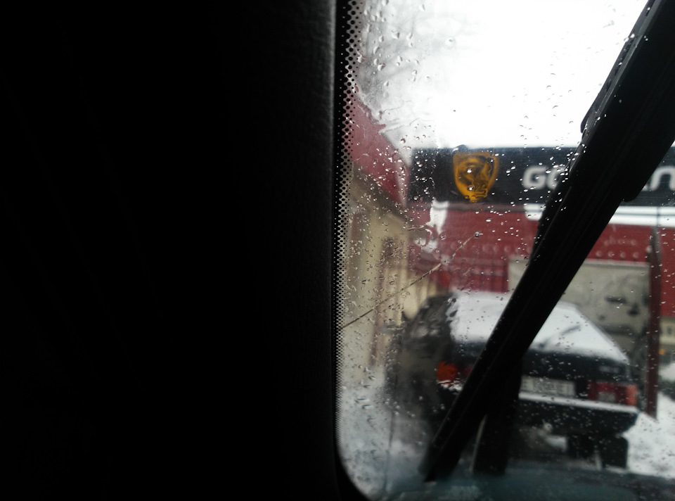 Остановка трещины на лобовом стекле — Mitsubishi Galant (6G), 2 л, 1988 ...