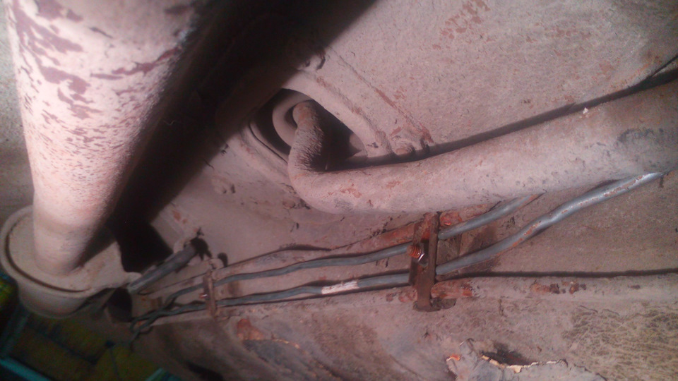 Замена магистральных и задних тормозных трубок. — Lada 21099, 1,6 л ...