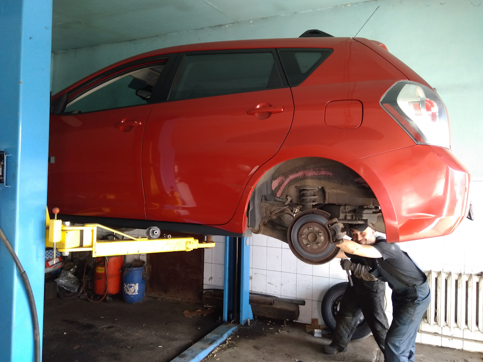 Замена задних балочных сайлентблоков. — Pontiac Vibe (2G), 1,8 л, 2008 ...