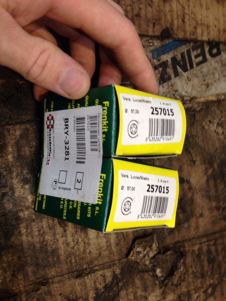 Замена передних тормозных колодок и переборка суппортов Хонда CR-V 1 ...