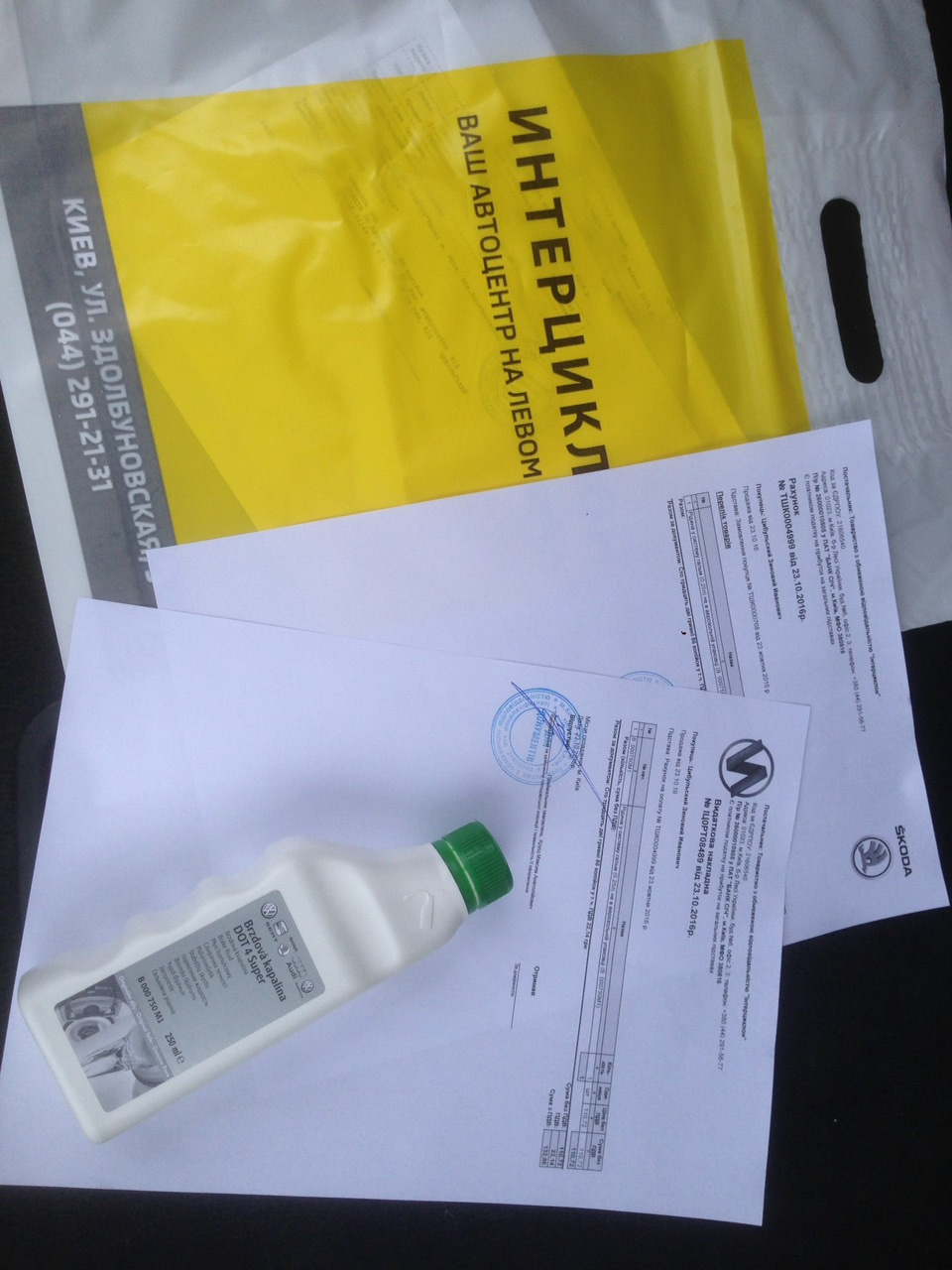 Долив тормозной жидкости — Audi A6 Avant (C5), 2,5 л, 2002 года ...