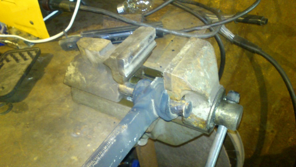 замена сайлентблоков реактивных тяг — Lada 2106, 1,5 л, 1984 года ...