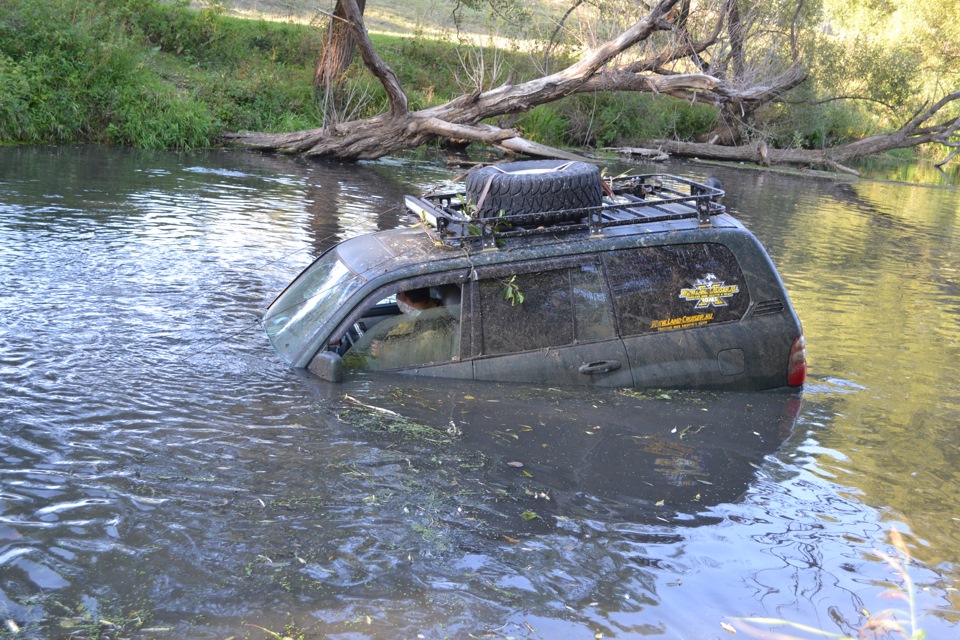 Затонувший джип