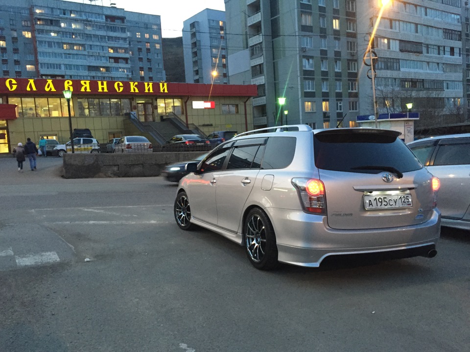 Toyota Corolla Fielder 2013 stance