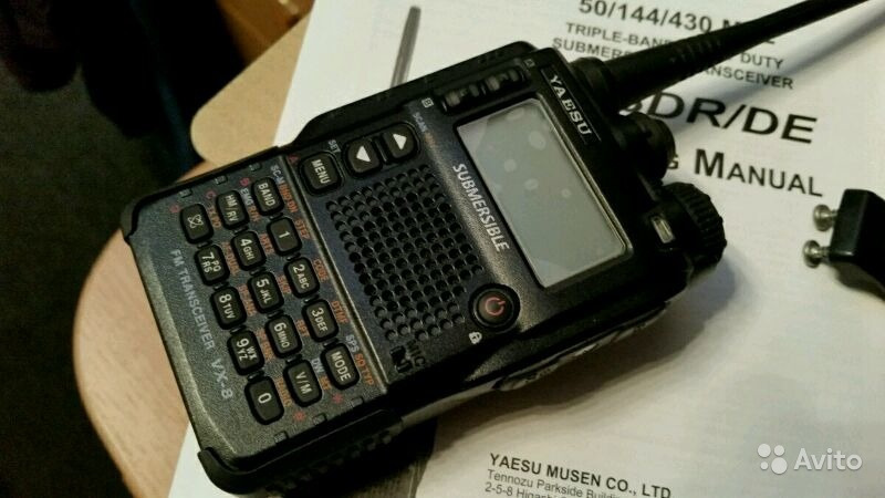 Vx 8 2. Yaesu VX-8r. Yaesu VX-8. Yaesu VX-8dr коробка. Японская рация Yaesu VX-8r.