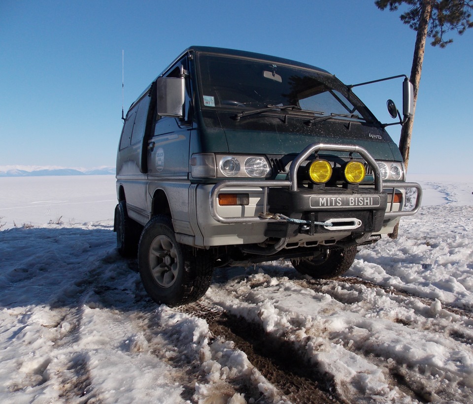 Delica 25. Делика лебедка. Делика бирюзовый. Лебедка на делику кирпич.