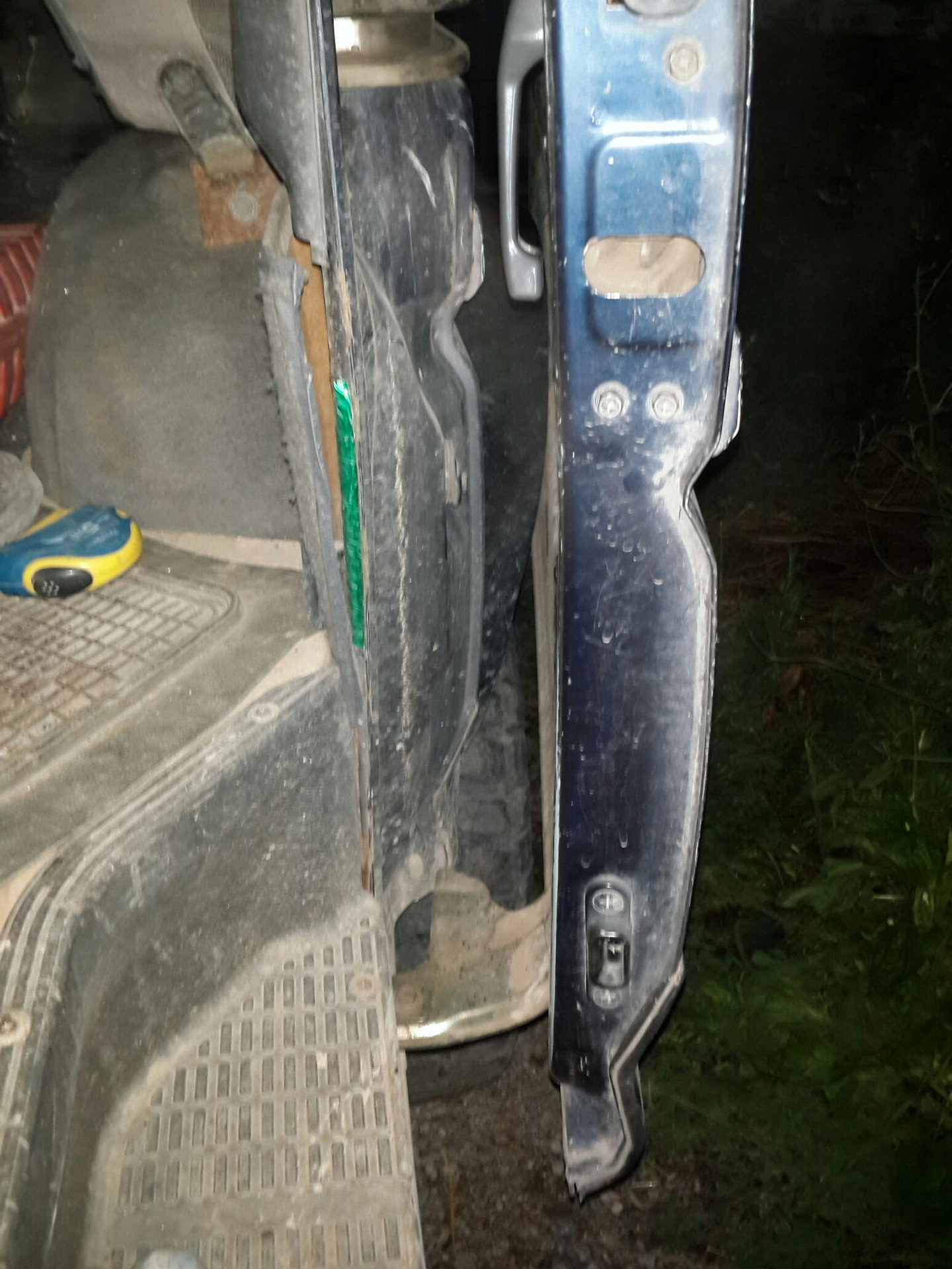 кронштейн сдвижной двери делика. водительская дверь делика. шторки делика кирпич. ремонт сдвижной двери мицубиси делика. дверь сдвижная делика.