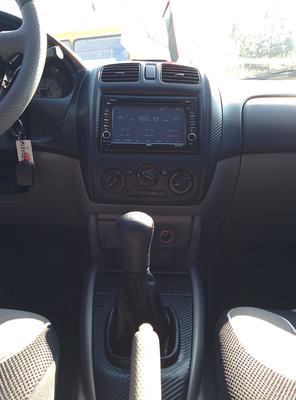 Оклейка пленкой под карбон в салоне авто — Mazda 323 VI, 1,6 л, 2003 ...