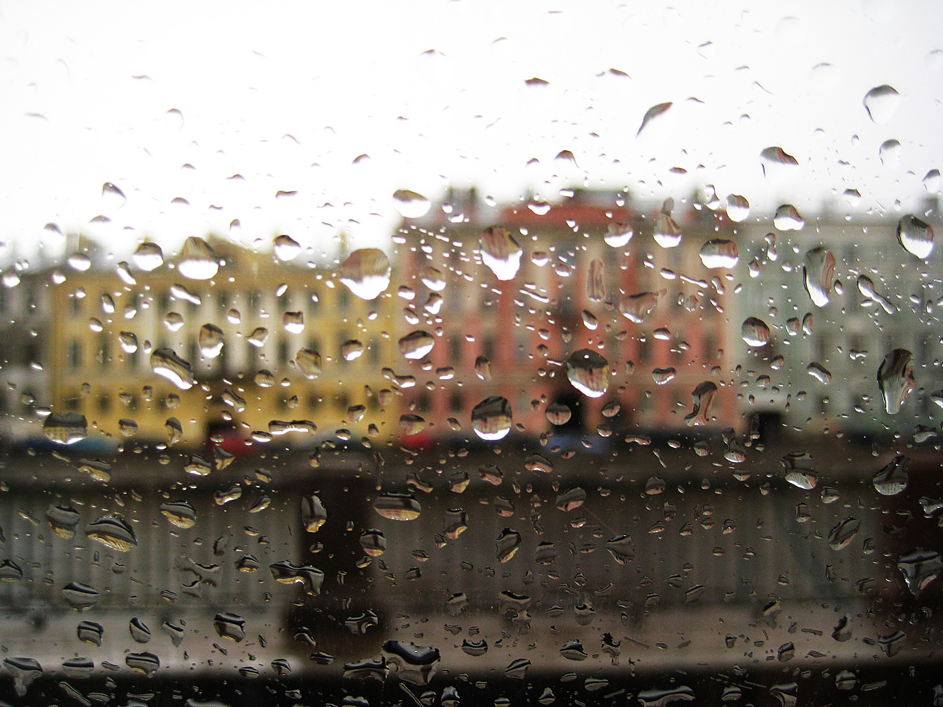 дождливое воскресенье. миасс суббота дождь. стильные картинки дождливое воскресенье. рыбинск дождь картинки. сильный дождь.