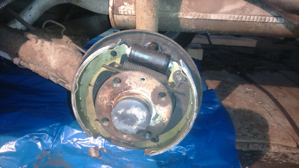 12. Ремонт барабанных тормозов — Lada 2115, 1,6 л, 2007 года | своими ...