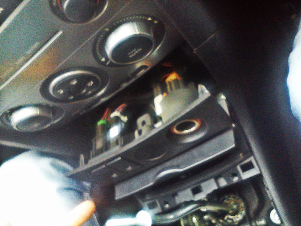 Замена лампочки в кнопке обогрева сидений — Mazda 3 (1G) BK, 1,6 л ...