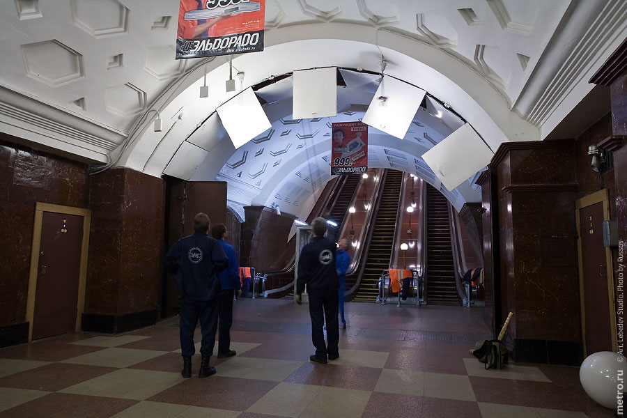 Гермодвери в метро москвы