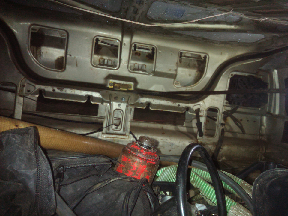 Багажник. Вид изнутри. — Volkswagen Jetta II
